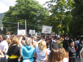 Den stora paraden, sotare från USA i förgrunden.