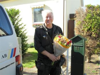 Sven utanför huset som blev hans sista kundbesök.