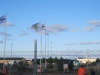 SIMAB-flaggan vajar stolt ute vid det ännu ej uppförda Sotarhuset.